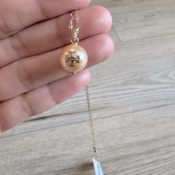 Tory Burch Delicate Pearl Gold Logo Chain Pendant - Picture 2 of 4